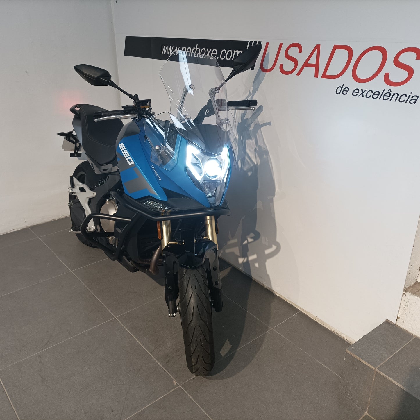 CFMOTO MT650 - Moto de Serviço