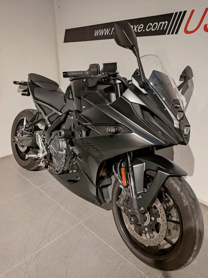 SUZUKI GSX-8R