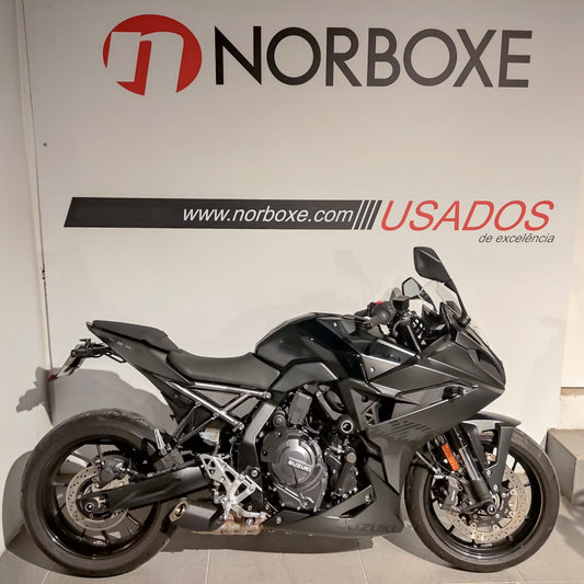 SUZUKI GSX-8R
